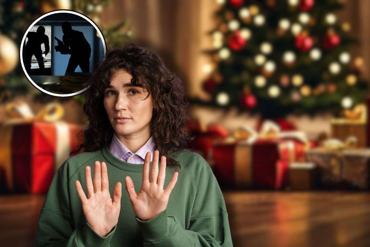 regali di natale sotto albero, ladri in casa in icona e donna che fa stop con le mani